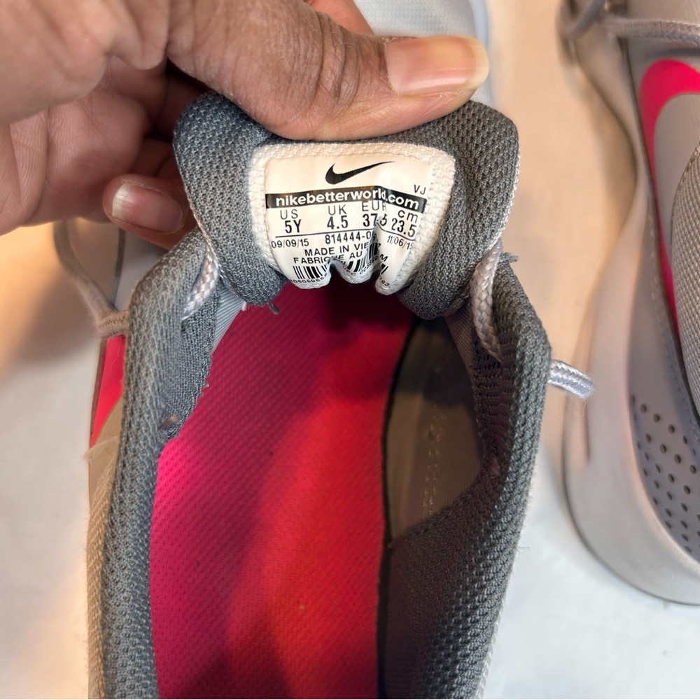 Nike Sneakers Air Max Thea Girls Youth Gray with Vibrant Pink Accents Size 5Y - Picture 2 of 9
